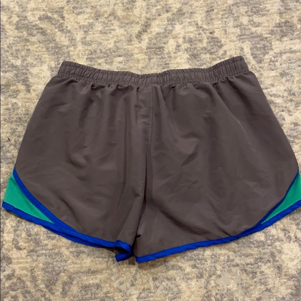 UNDER ARMOUR RUNNING SHORTS - Picture 4 of 4